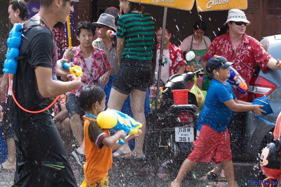 Chiangmai_Songkran_174.jpg