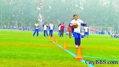 北京学校运动会重度污染天照常开引起家长不满 
