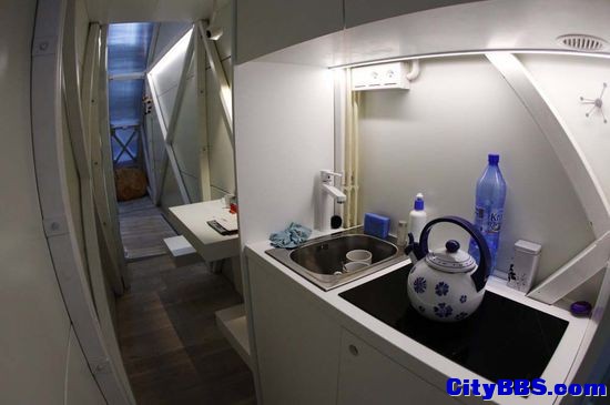 盘点世界各地蜗居 2平米的"笼屋"居然能住人