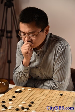 四岁那年他开始下国际象棋
