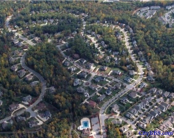 美国城市的普通住宅区 中国至少落后100年