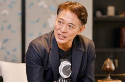李连杰憔悴变样 自曝面临瘫痪 轮椅度余生
