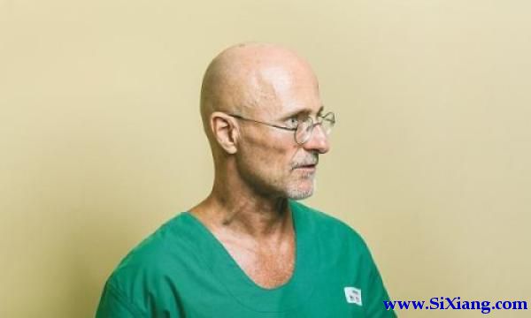 塞尔吉•卡纳瓦罗（Sergio Canavero）