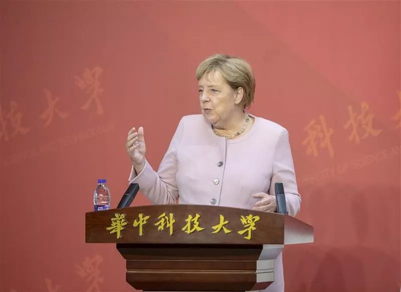 默克尔在华中科技大学演讲 提到这些中国名人