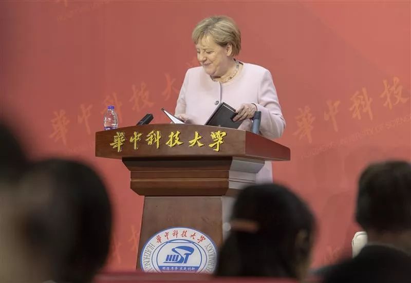 默克尔在华中科技大学演讲 提到这些中国名人