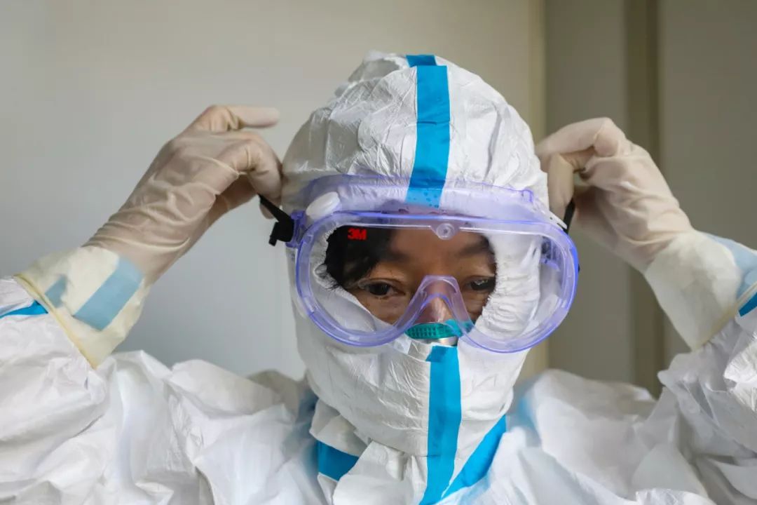 她最早判断出疫情并上报