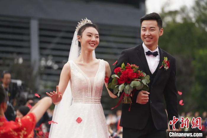 8天假期23场婚宴4.jpg