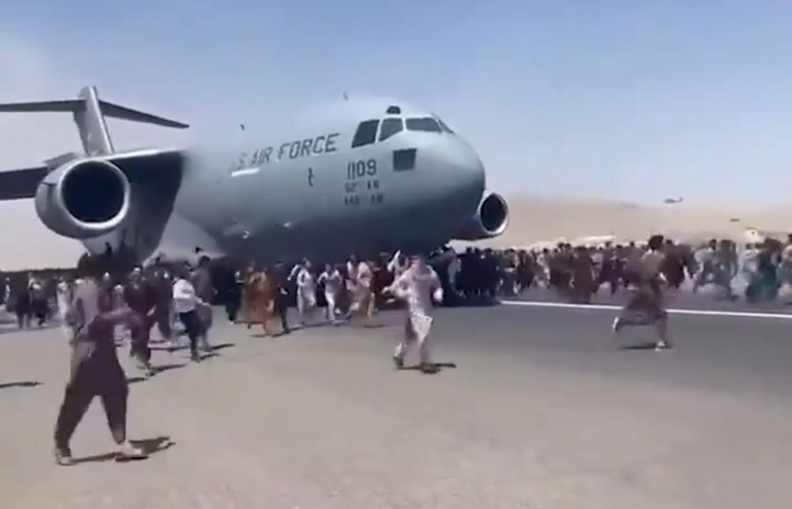 出逃者众多喀布尔机场大乱