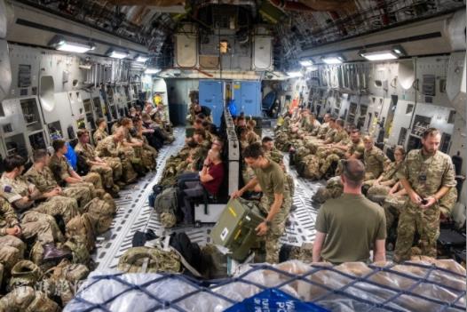 英国向阿富汗派遣的士兵抵达喀布尔