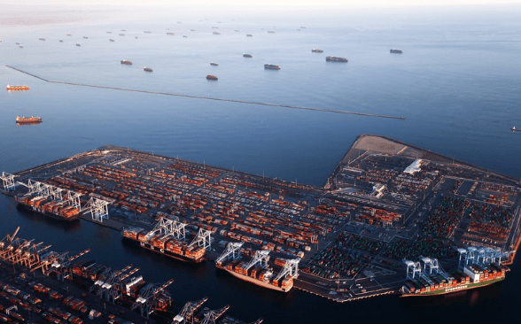 洛杉矶港及长堤港塞港问题严重