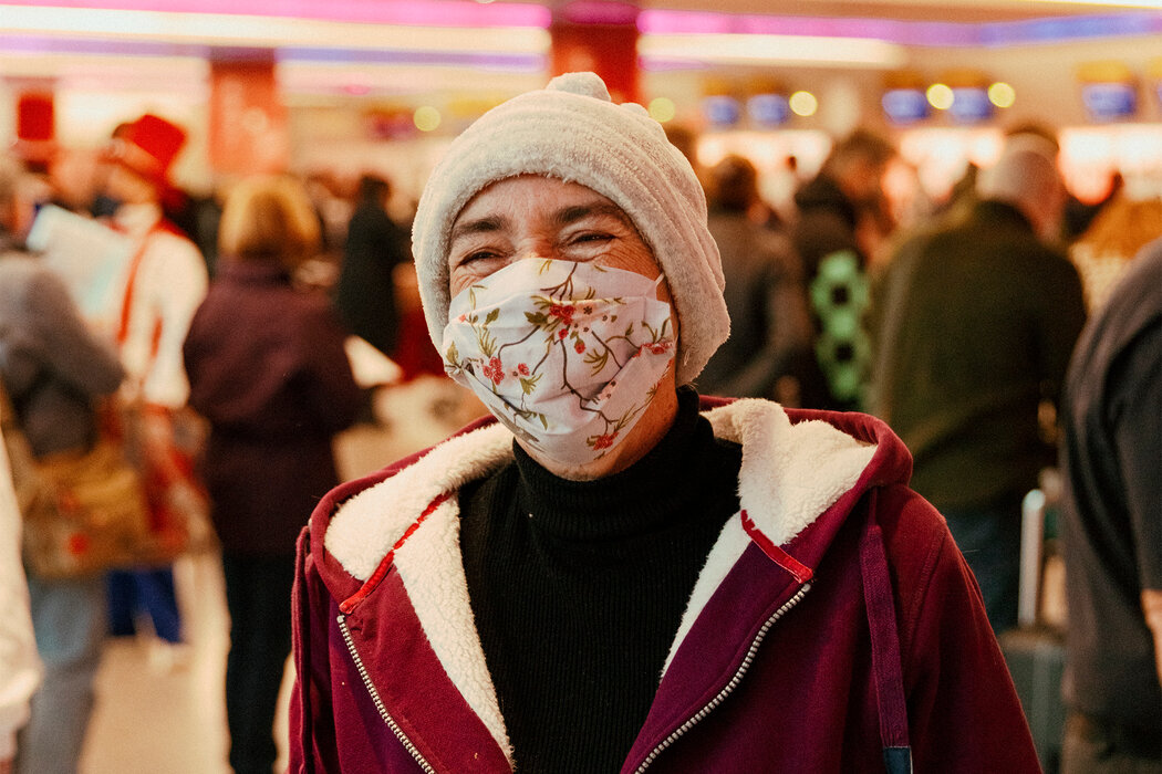 伯纳黛特·萨姆纳斯在希思罗机场