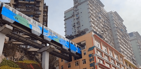 一座地铁能穿越居民楼的城市