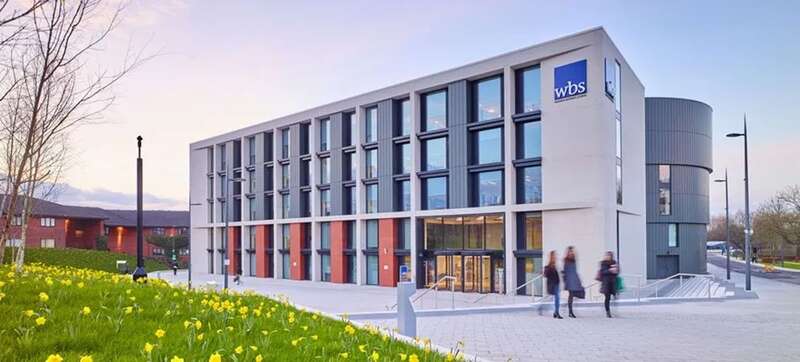 华威商学院 (Warwick Business School) 则获得73.6分