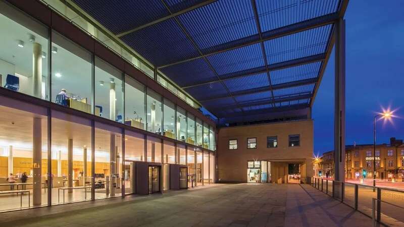 伦敦商学院 (London Business School) 的分数也挺高，95.1分拿下第3