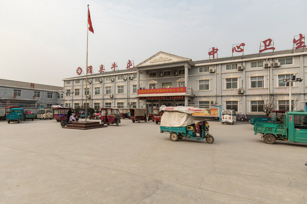 河南。距离马小集村最近的牛屯镇的一处社区卫生中心