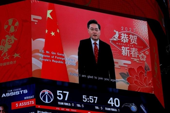 秦刚外长在NBA赛场发表视频致辞 送上新春祝福