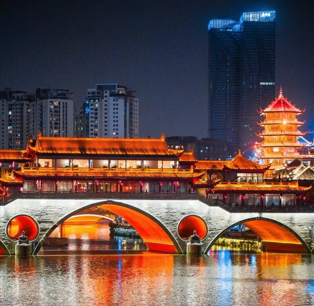 成都最美的夜景在九眼桥、春熙路、琴台路、锦里