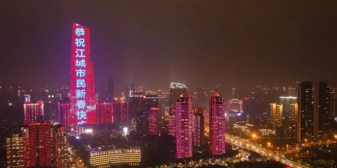 武汉有“江城”和“桥城”之称，是一个历史悠久的大都市，近些年的城建也是大手笔推进，长江两岸摩天大厦林 ...