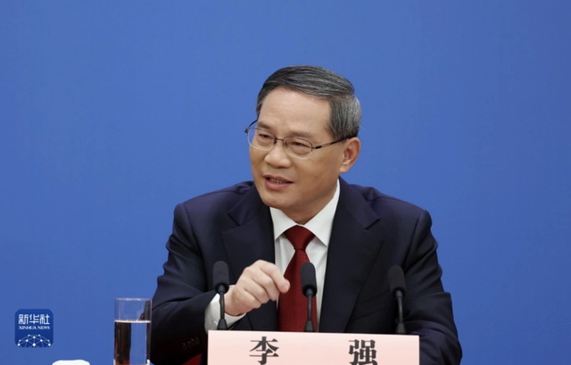 新任总理李强出席记者会