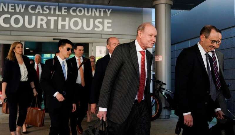 达成和解后，福克斯新闻的代理律师离开法院