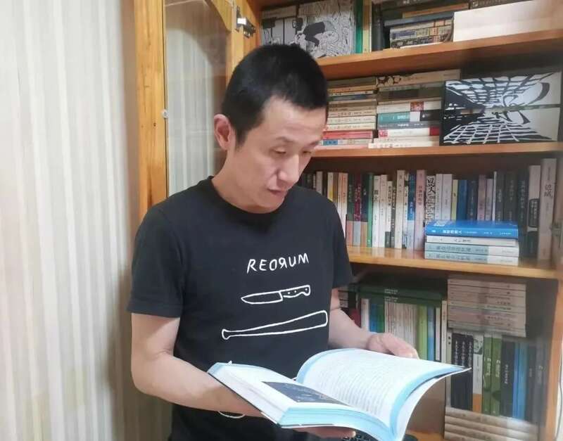 《我在北京送快递》作者胡安焉近照