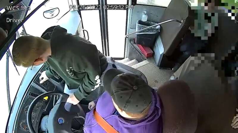 Dillon同学成功刹停了校车