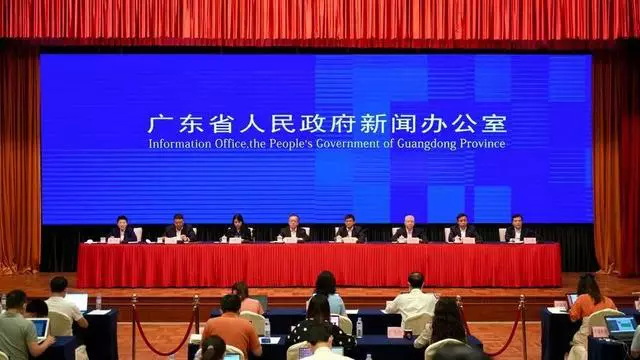 公务员集体减薪25%，连北上广都扛不住了