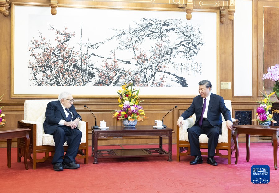 国家主席习近平在北京钓鱼台国宾馆会见美国前国务卿基辛格