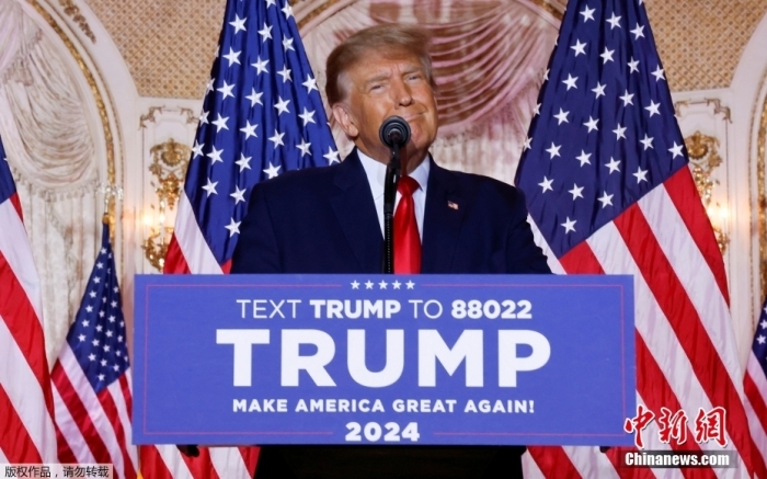 当地时间2022年11月15日，美国前总统特朗普在佛罗里达州海湖庄园发表演讲