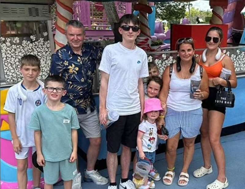 英国夫妻养22孩子无压力到处旅游,咋做到的?