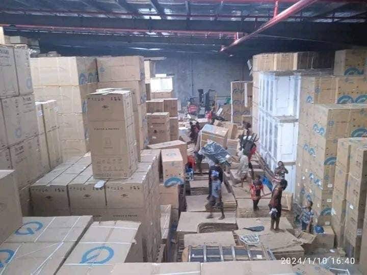 包括多家华商店铺在内的商业设施遭抢