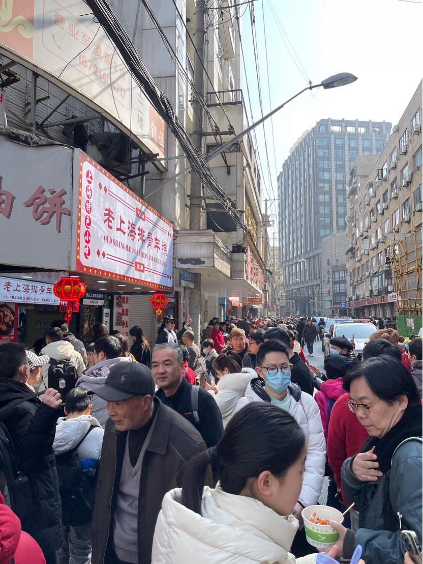 11日中午，黄河路客流情况