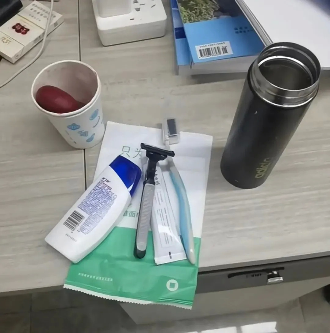 老刘简单的洗漱用品