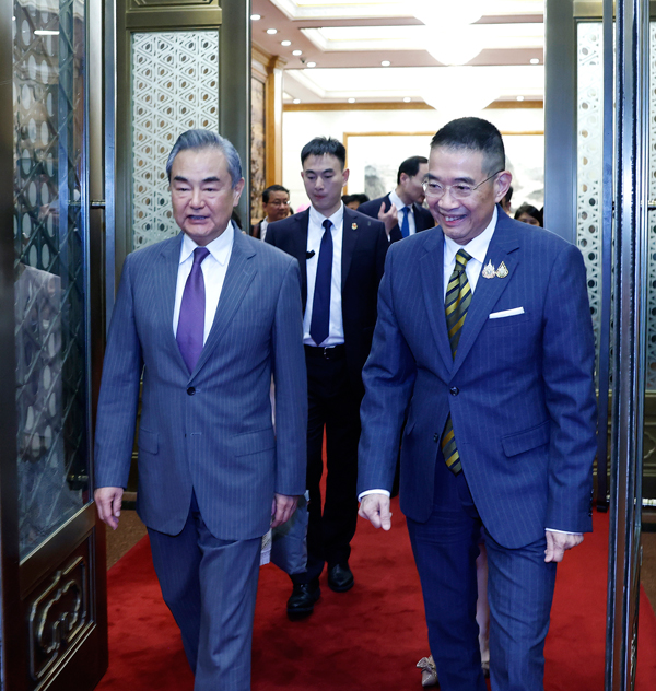 王毅在北京同泰国外长玛里会谈