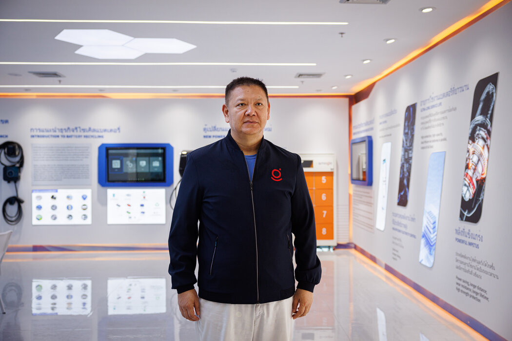 锦汇董事长黄勇捷正在帮助将中国制造的广汽埃安电动出租车引入泰国