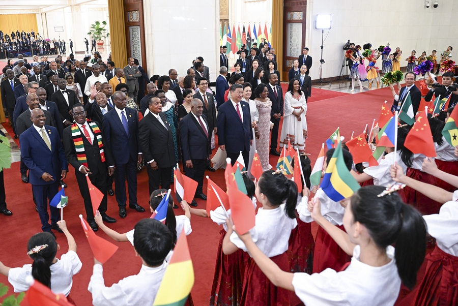国家主席习近平和夫人彭丽媛在北京人民大会堂举行宴会，欢迎来华出席中非合作论坛北京峰会的非方及国际贵宾 ...