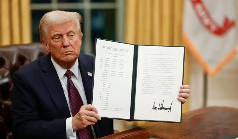 美国总统特朗普签署行政令