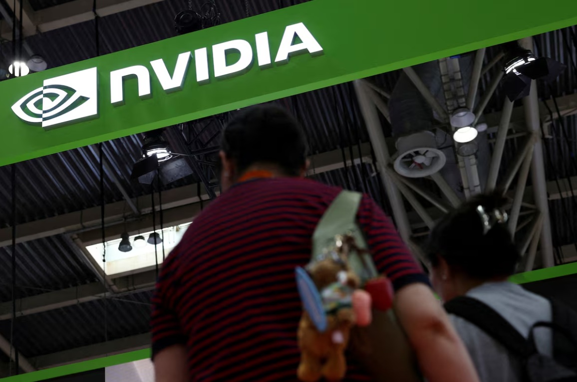 在中国北京举行的中国国际供应链博览会上，Nvidia展位的标志