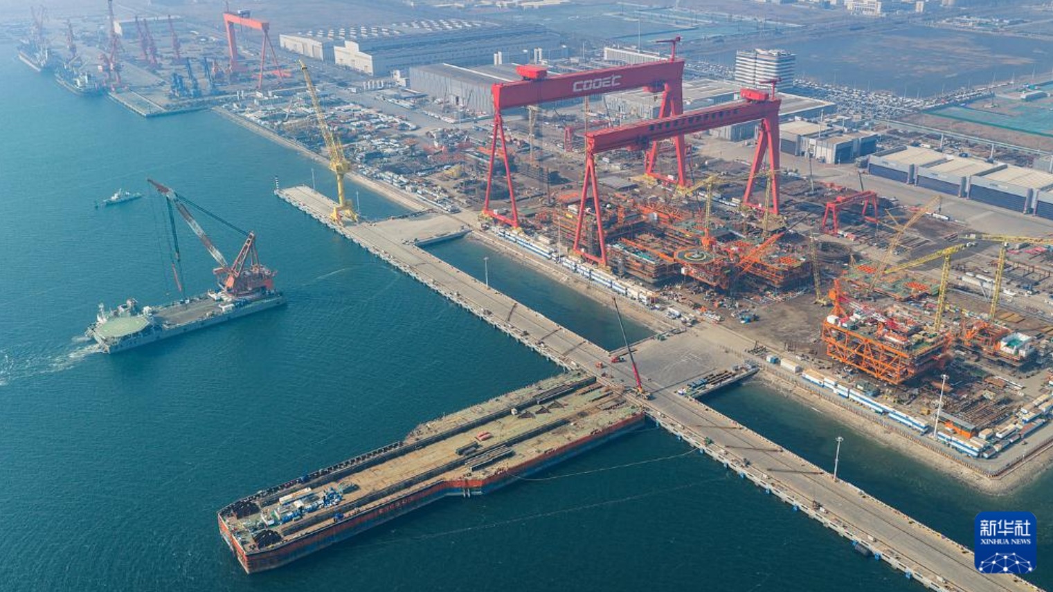 天津市滨海新区拍摄的渤海油田海上油气平台项目建造现场