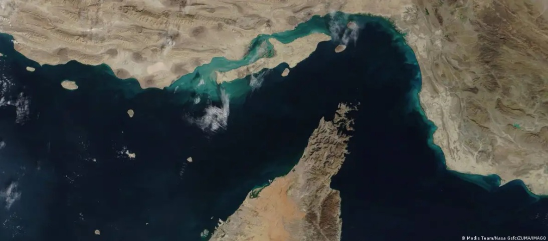 霍尔木兹海峡卫星图像